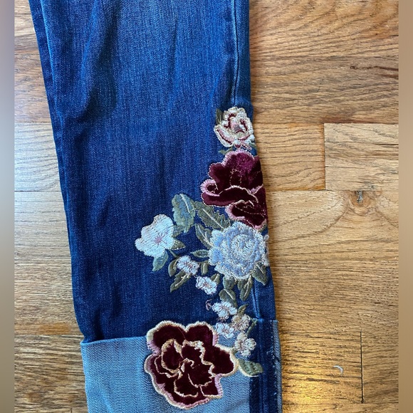 Chicos So Slimming Girlfriend Ankle Size 0 or 4 Embroidered Jeans Pants Womens - Picture 3 of 11